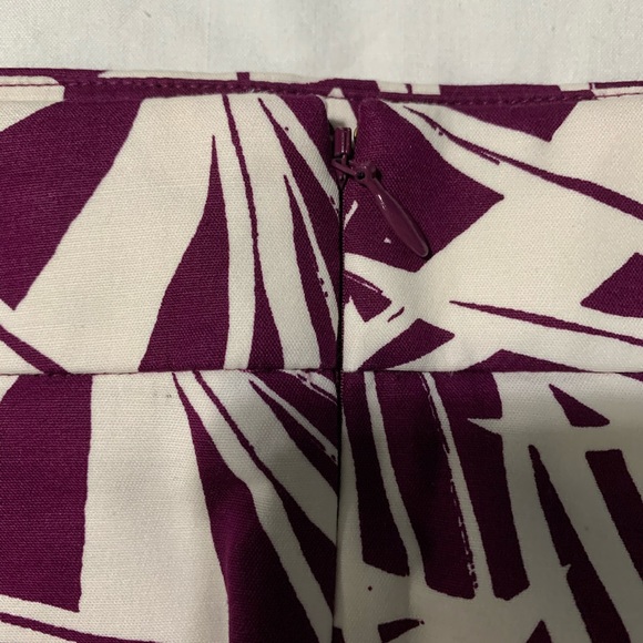 NWOT! LOFT White & Magenta/Purple Pencil Skirt - Picture 5 of 9